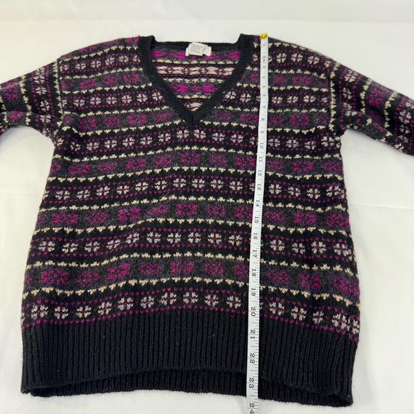 Lord & Taylor 100% Shetland Wool V-Neck Sweater Small, snowflake Fair Isle - Picture 9 of 11